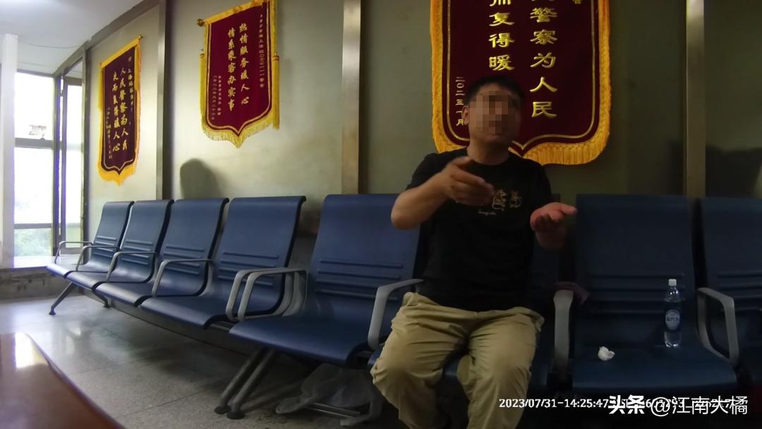 也不敢卖,就想自己看!226张淫秽光碟,沪一男子帮人搬家变扫货