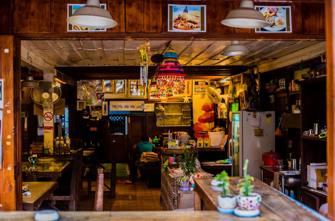 麦当劳招聘服务员需要什么条件,麦当劳为什么招聘老年人做服务员