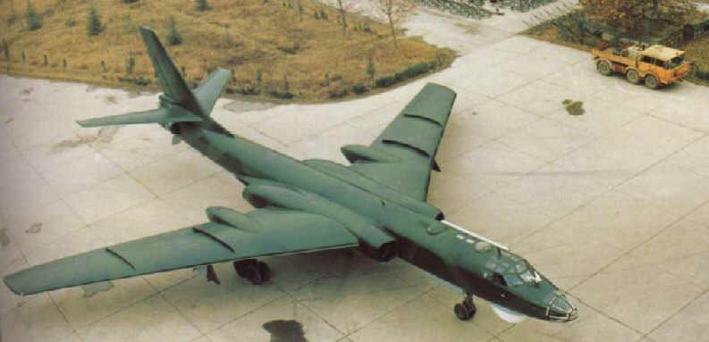 巴黎航展歼20动态展示,歼20跟轰6k