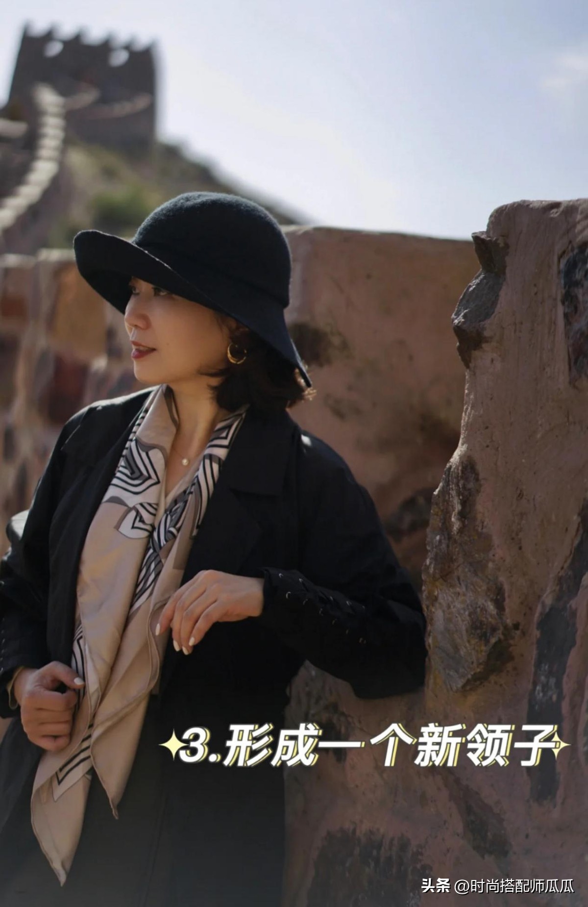 丝巾怎么穿才显得更有气质,土气又廉价的丝巾穿搭技巧