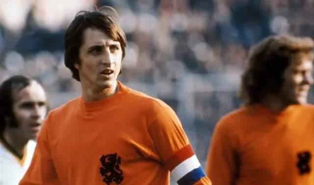 传奇永不谢幕克鲁伊夫马拉多纳,马拉多纳克鲁伊夫地位