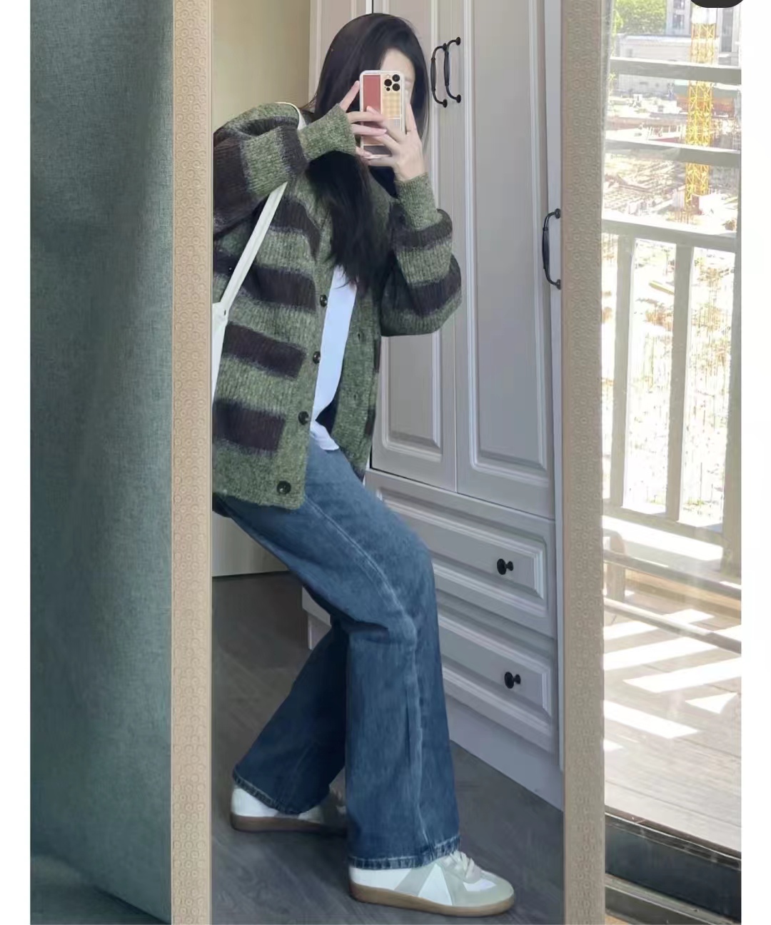 外套秋冬蓝色搭配什么颜色,秋冬比较显高级的颜色搭配