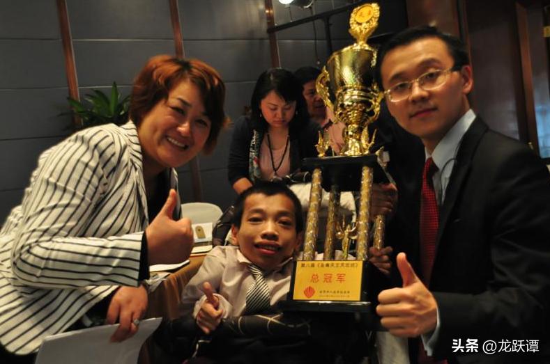 韬环鍗冧嚎鐨勫瘜璞潗杞濞跺コ绉樹功,90鍘樼背琚栫弽鎬昏