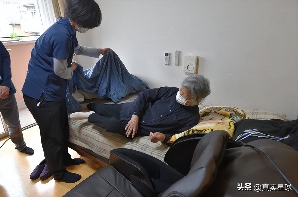老人不是社会负担！日本陷入深度老龄化，专家建议老人自杀太荒唐