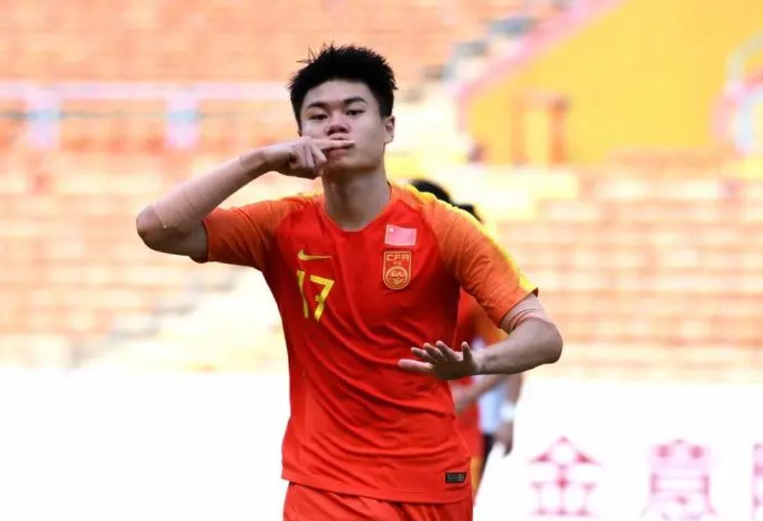 97鍥借冻鍥涘皬澶╅箙,97鍥借冻涓诲姏