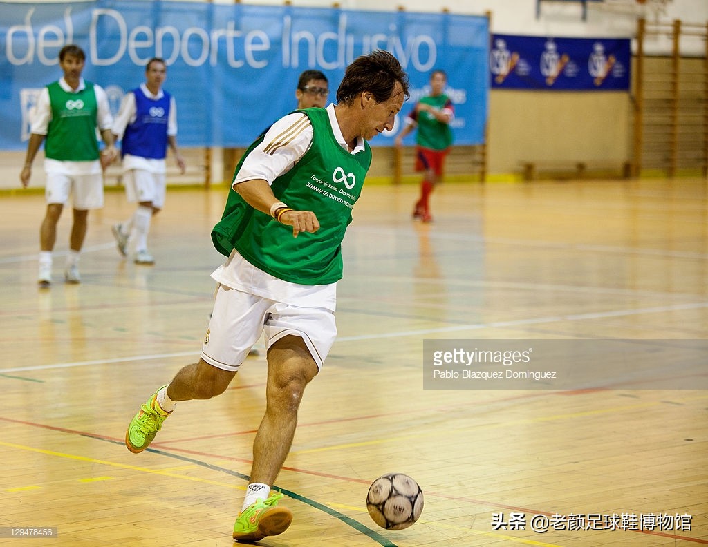 难道是卡尔美的错，被银河战舰坑惨的球员，为什么都穿joma球鞋