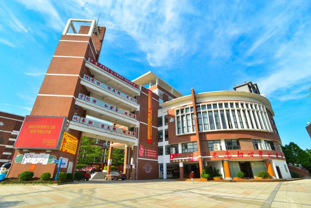 私立学校高薪招聘教师,小学百万年薪招教师