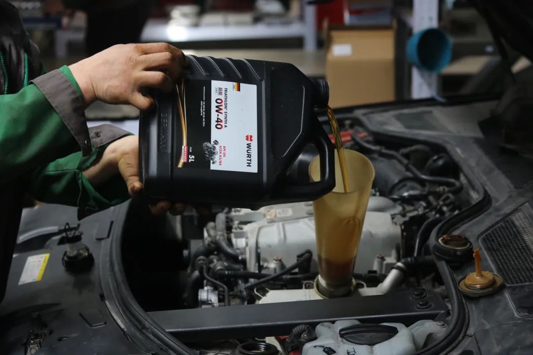 小伙100多万买宝马,小伙花了52万买了奥迪a8