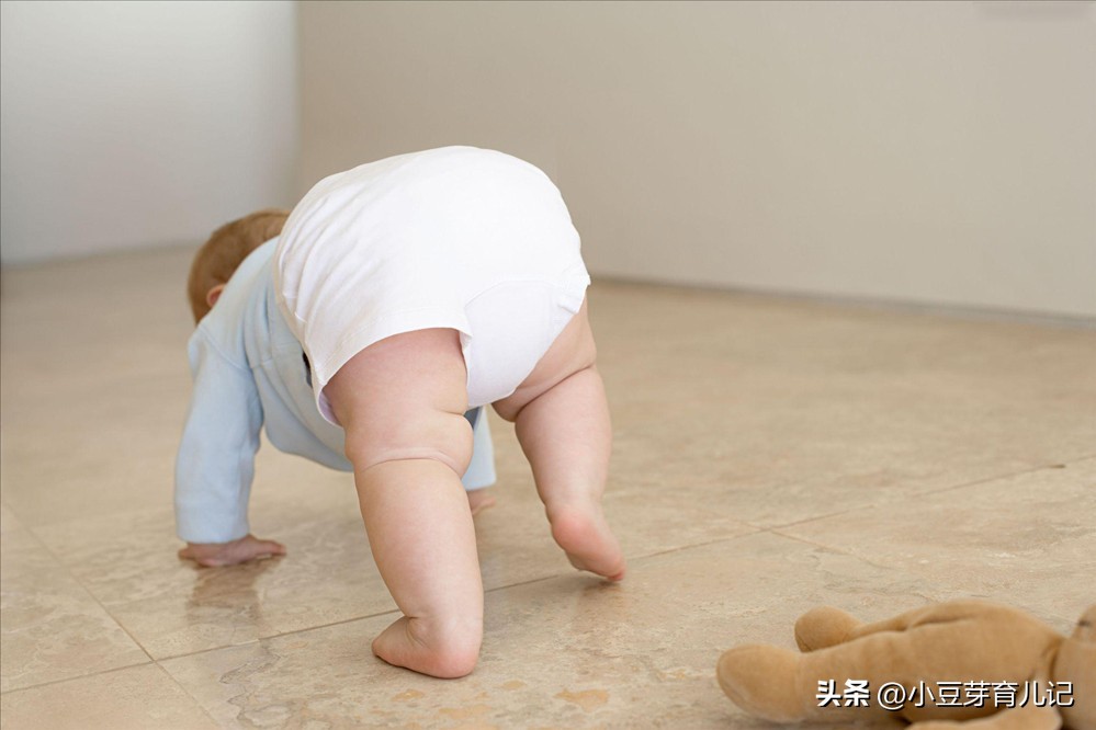 宝宝不会走路是妈妈的问题吗,宝宝多久还不会走路就不正常了