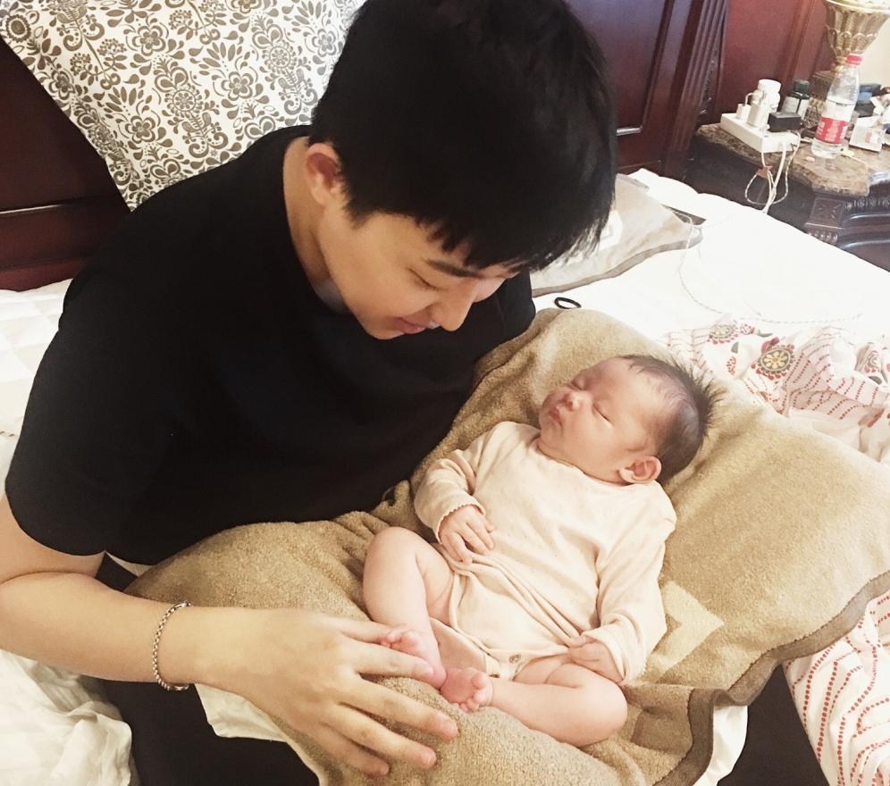 29岁长春女子生下五国混血,吉林女孩嫁国外回家生儿子