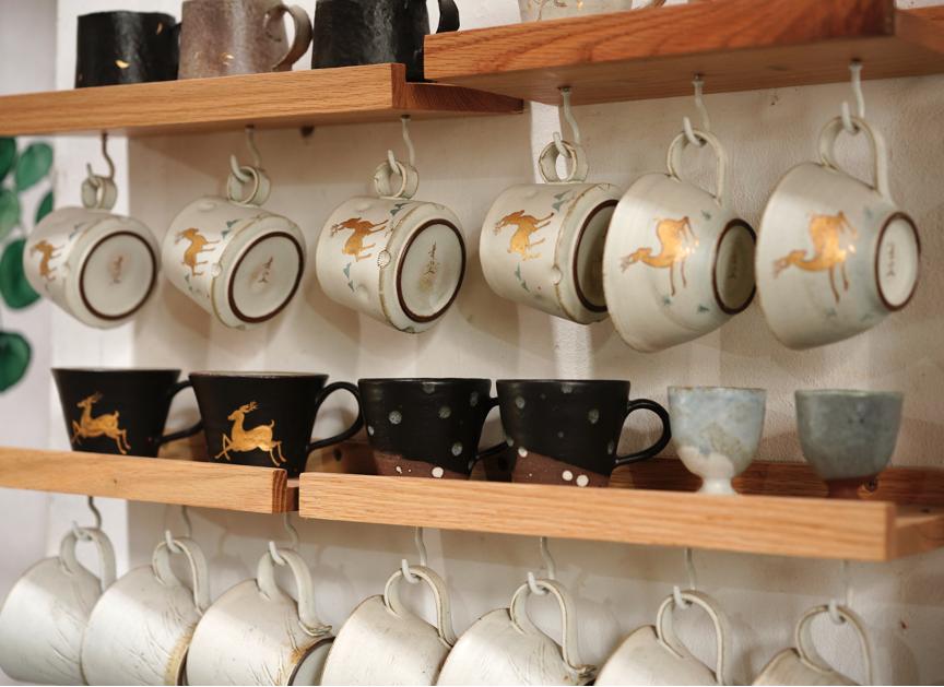 村子里的网红店，开了三年才有第一个爆款，如今上新秒无