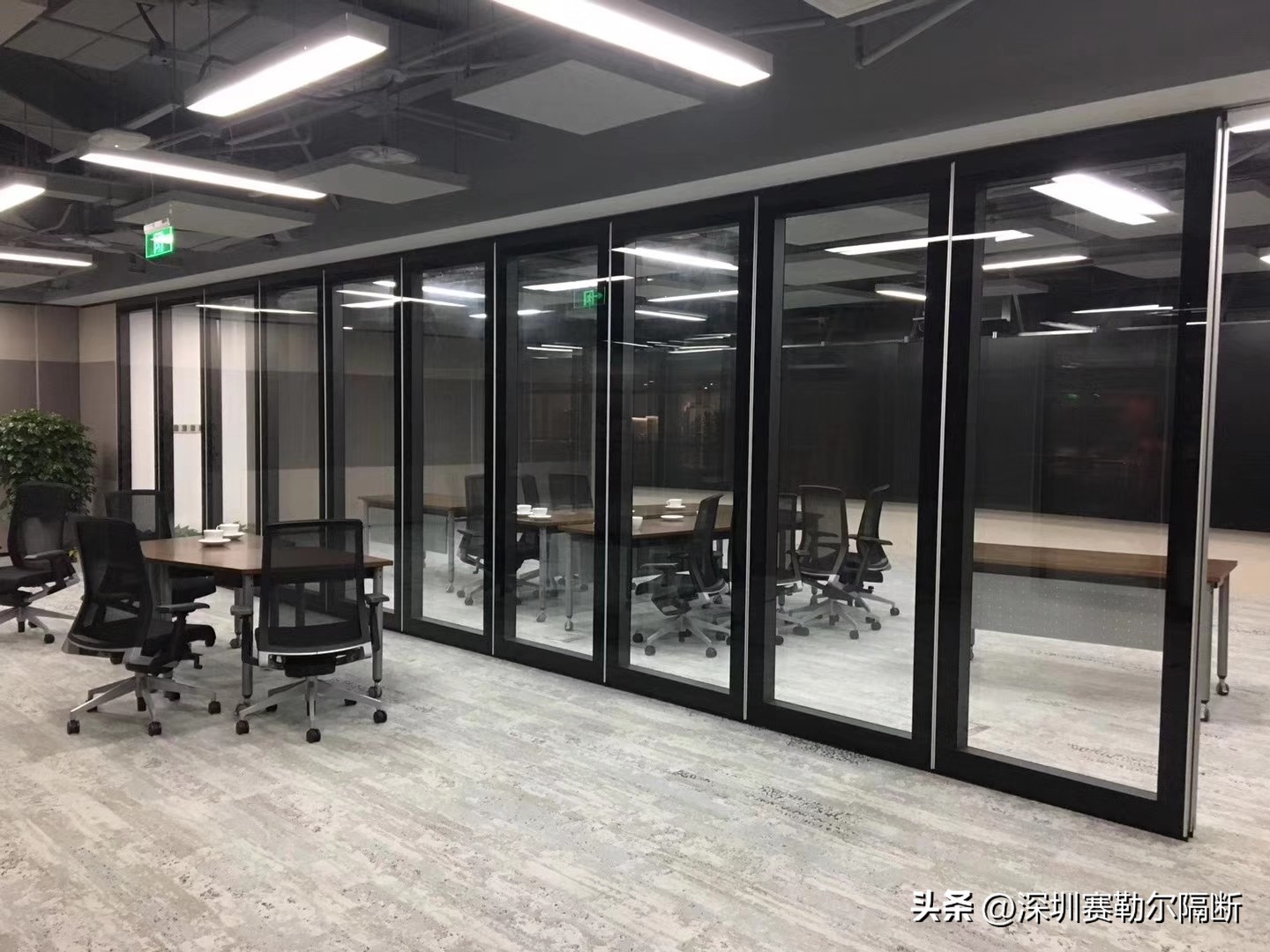 卫生间双层玻璃门碎了一层怎么办,阳台双层玻璃门推拉门滑轮更换