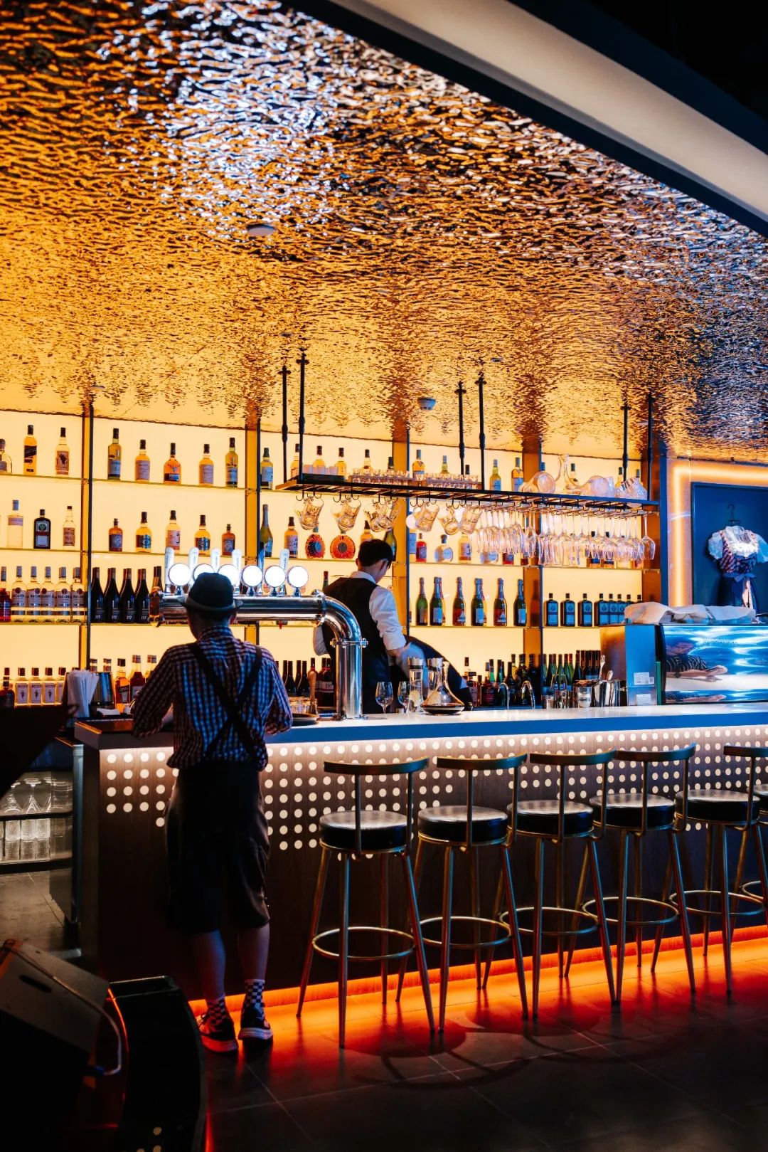 “本想来吃榜①德餐，没想到被绝美江景迷住了...”