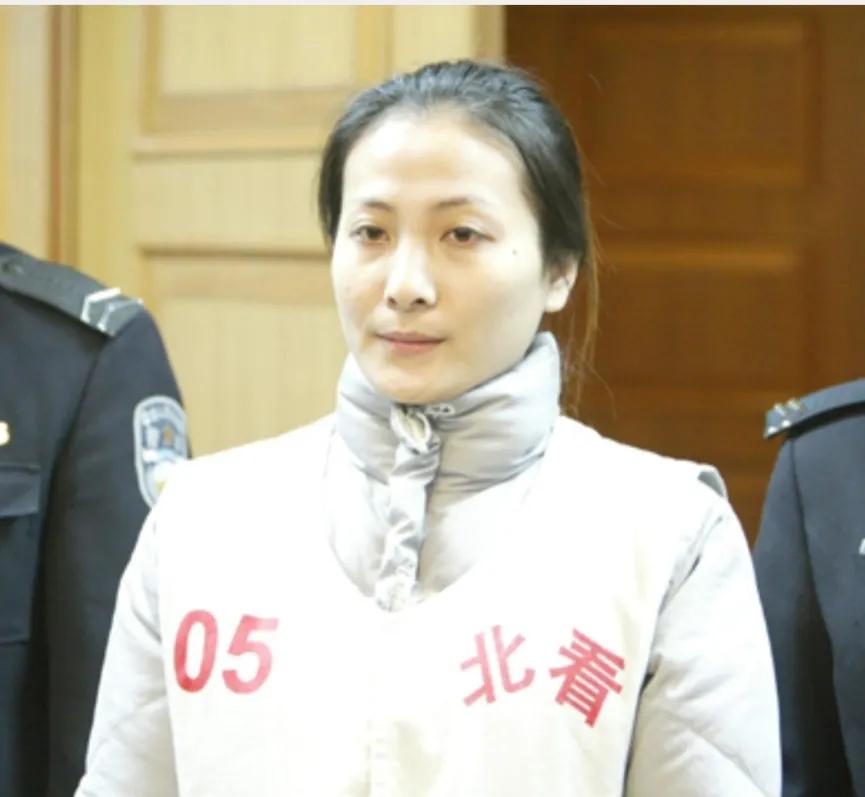 本是好姐妹，小事引猜疑动了刀，女人发狠真怕，血洒北外！