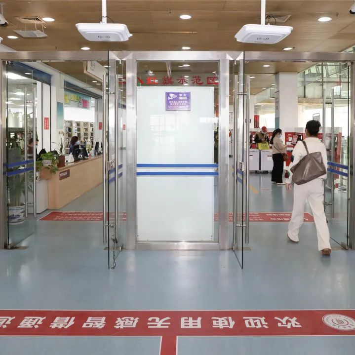 行业首个开放式无感智慧借阅系统，颜“智”在线，科技感十足！