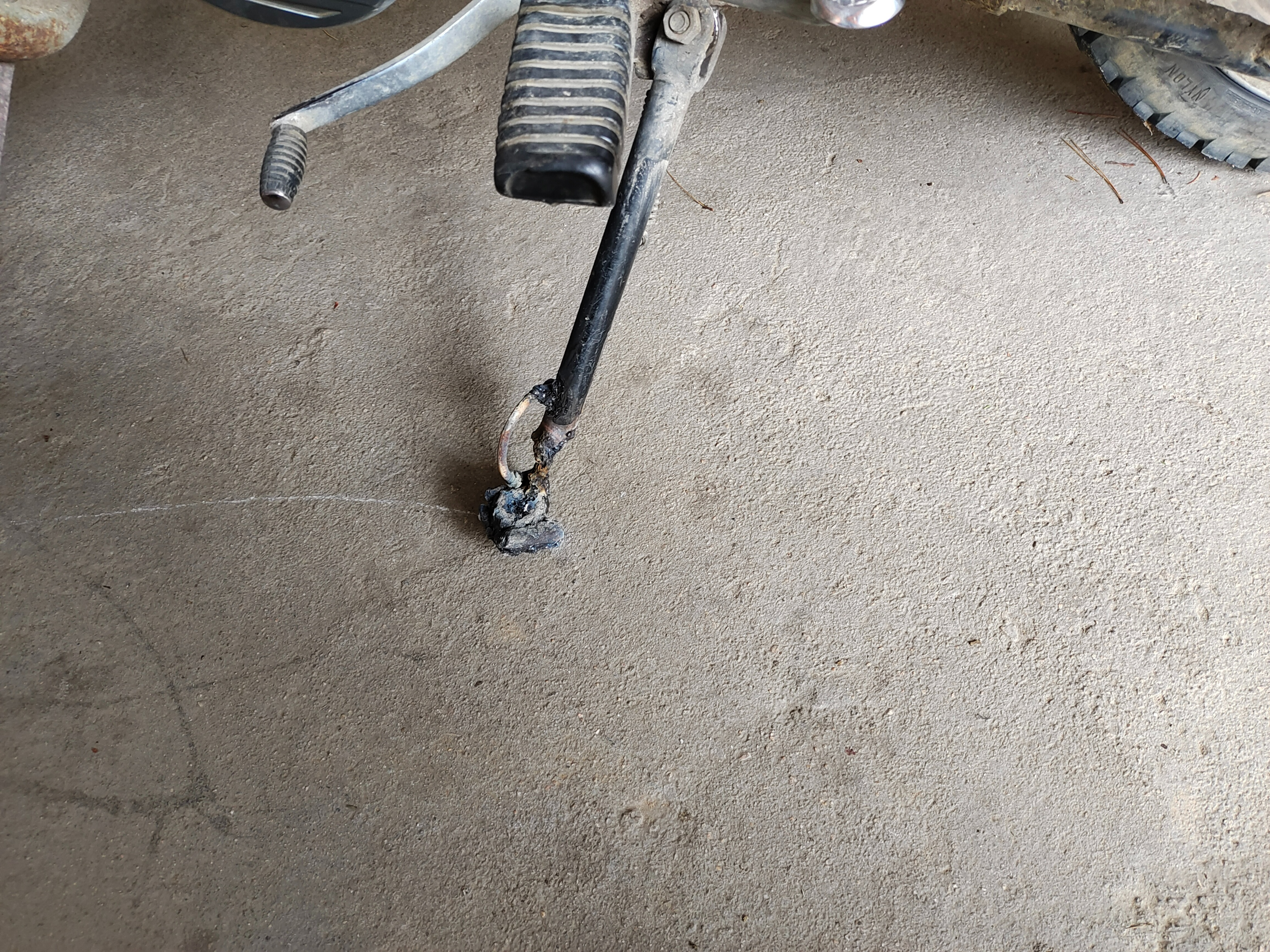 20230408——01维修摩托车边撑