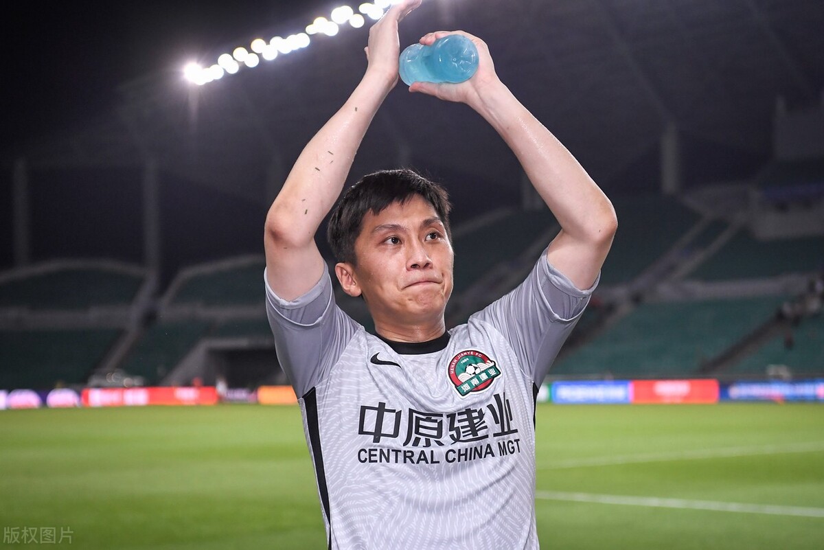 王国明！能把事迹写进高考作文的门将，他的故事已经超越足球本身