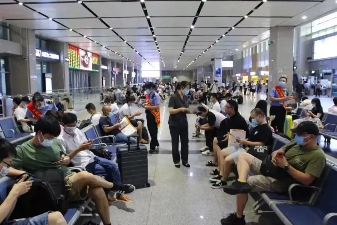 我们在青训营⑤|春风相携逐梦人,共话法治星辰梦