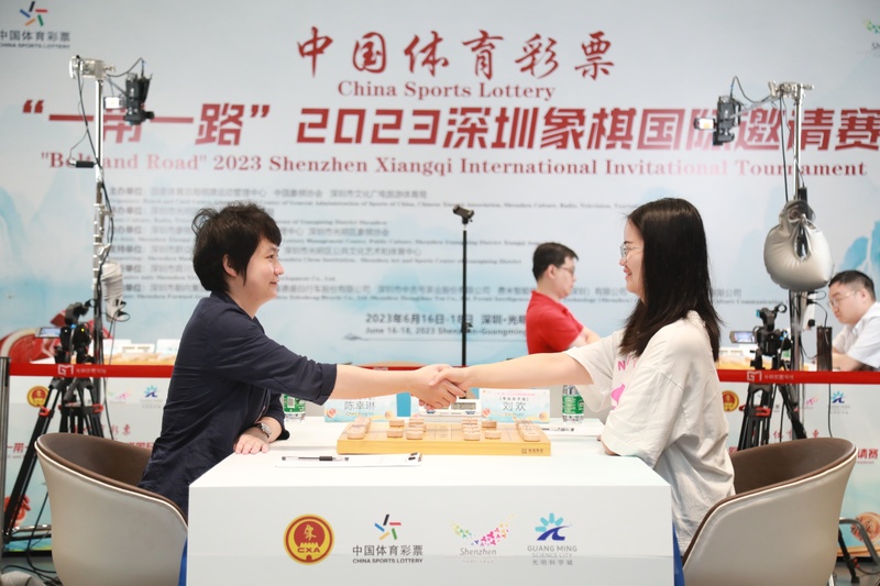 曹岩磊疯狂弃子问鼎“一带一路”深圳象棋邀请赛国际组冠军