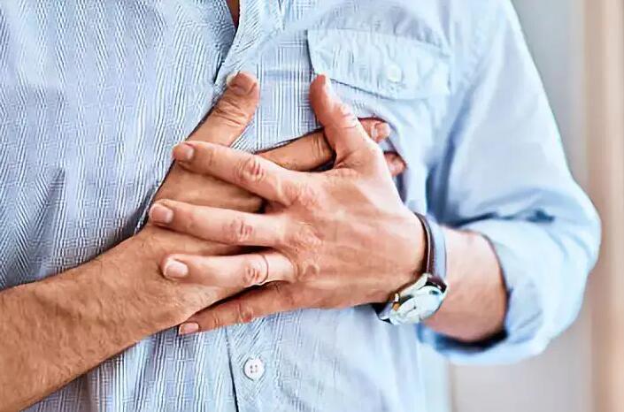 长期心慌胸闷心绞痛该如何缓解,常年冠心病心动过缓治疗方法