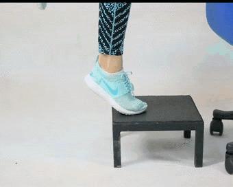 足跟疼痛一走路就疼,走路多足跟痛一招教你解决