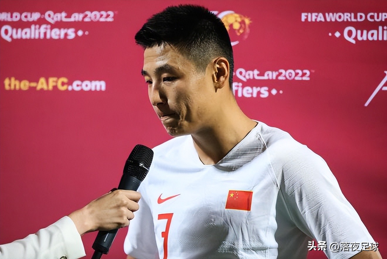 被武磊狠狠上了一课!24岁超新星后卫被拿捏,不知不觉送了点球!