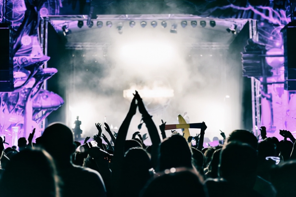 脱离饭圈后，站姐、“私生”与数据女工去哪儿了？