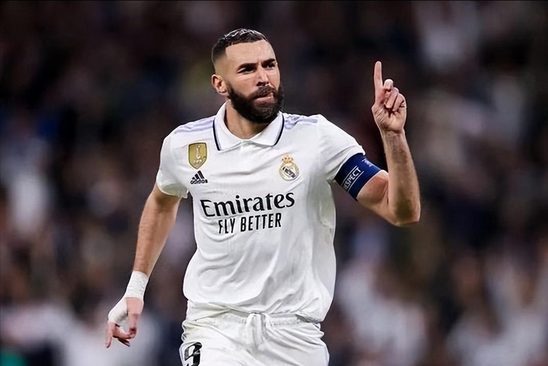 伪球迷不知道的球星,梅西加冕球王c罗球迷反应