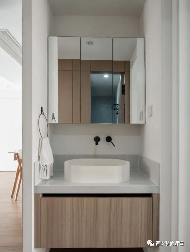 镜柜翻车,镜柜安装翻车