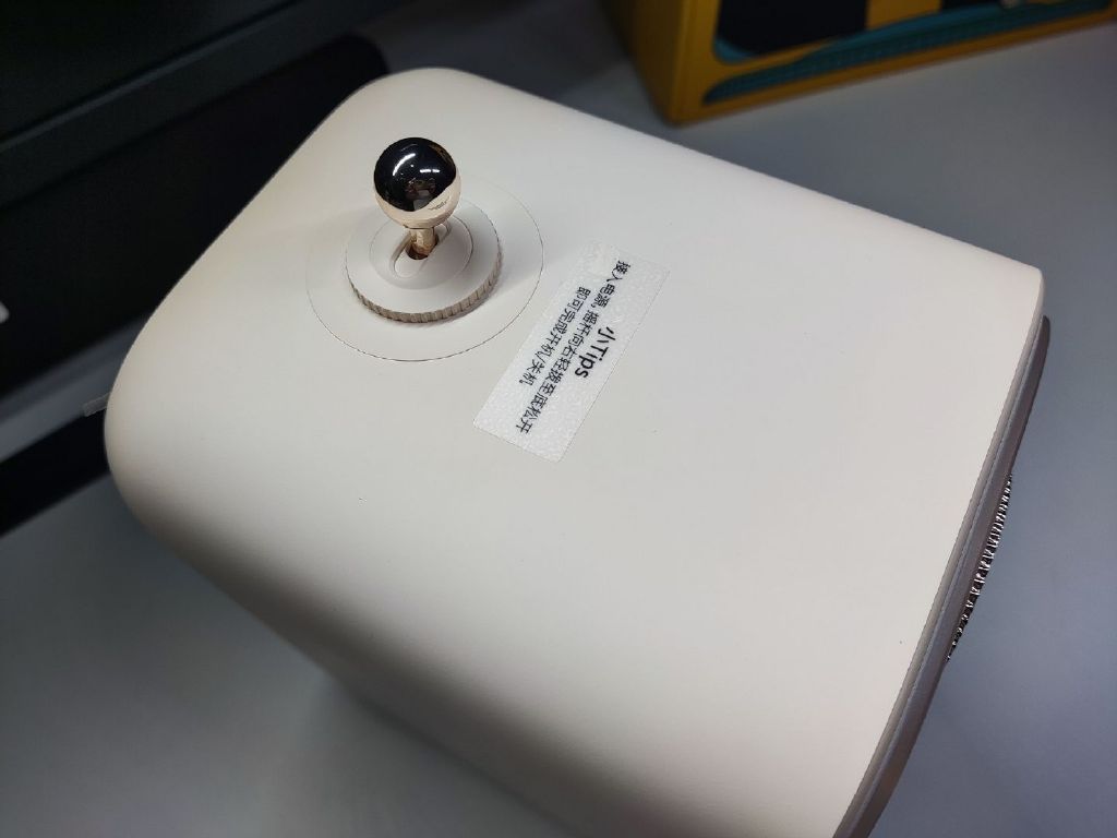 哈趣投影h2投影仪测评,千元投影玩转潮流尽在哈趣h2