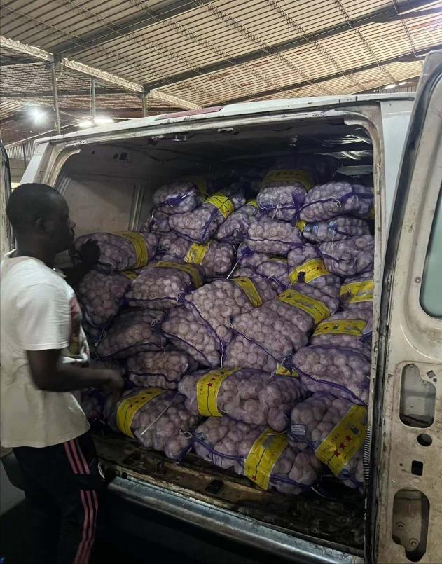 我，32岁奶爸，独自在非洲带娃创业，为了孩子安全，每天带俩警察