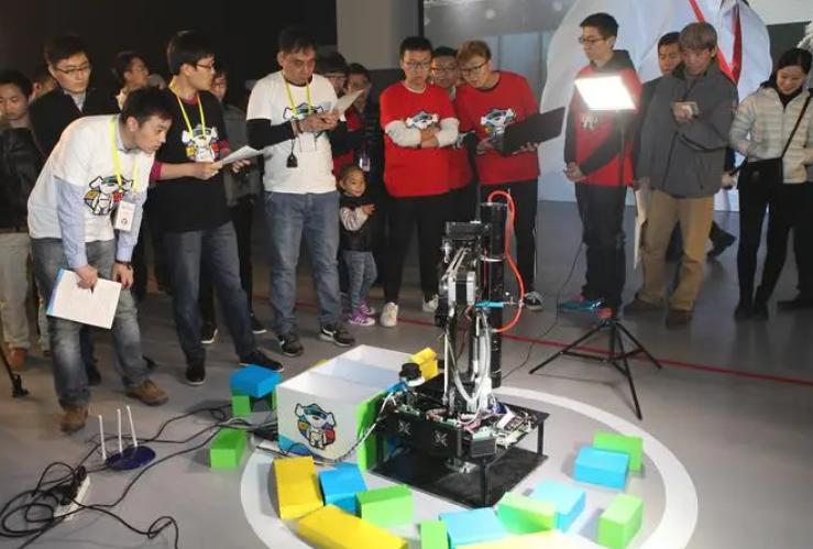 毕业生5年后年薪排行，前十名都很意外，选错专业的学生后悔不已