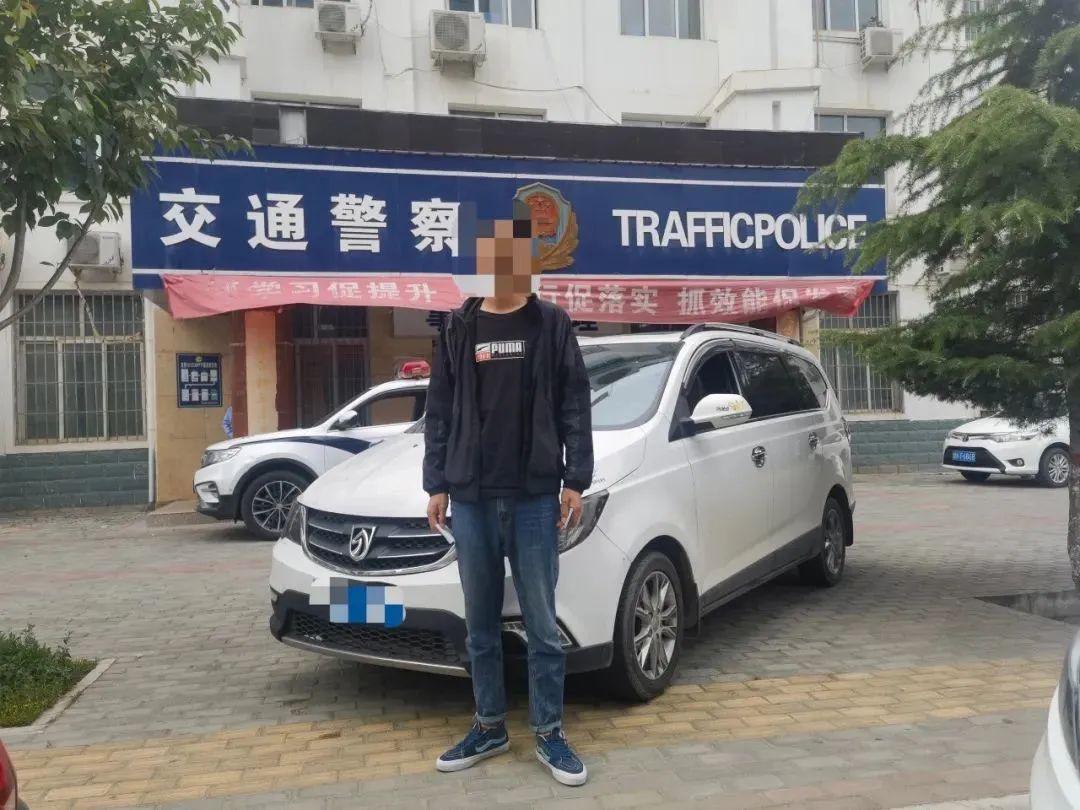 徽县公安交警开展“电影下乡”交通安全宣讲活动【三分钟警事速览】