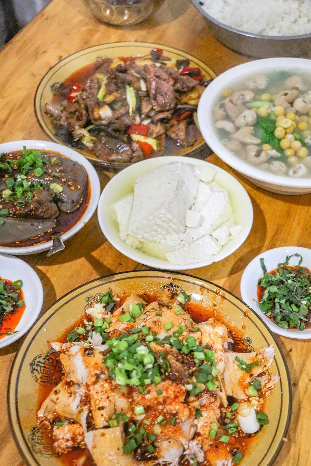 乐山30家苍蝇馆子，我不允许你还没吃过！