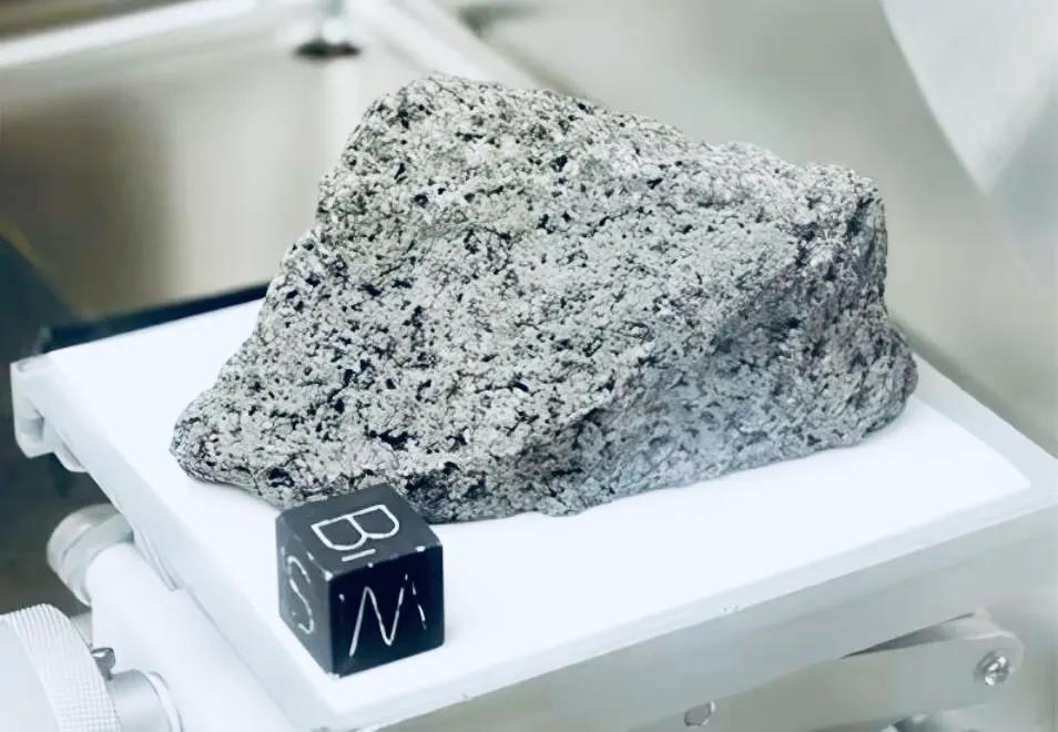 阿波罗登月真的吗,阿波罗登月是真的吗