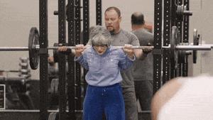 100公斤杠铃深蹲全蹲十次,杠铃深蹲全蹲与半蹲的区别