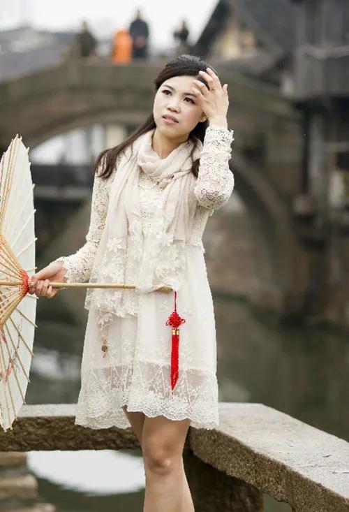 前任均丧偶的二婚夫妇，以为没有过去的情感牵绊，现实却这样