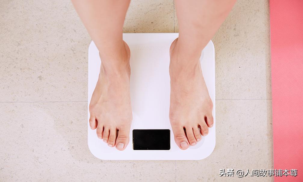 厌食症女孩吃饼干,女孩厌食症只吃零食