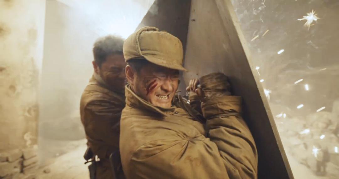 易烊千玺凭什么能和吴京拍戏,易烊千玺吴京的演技有多好