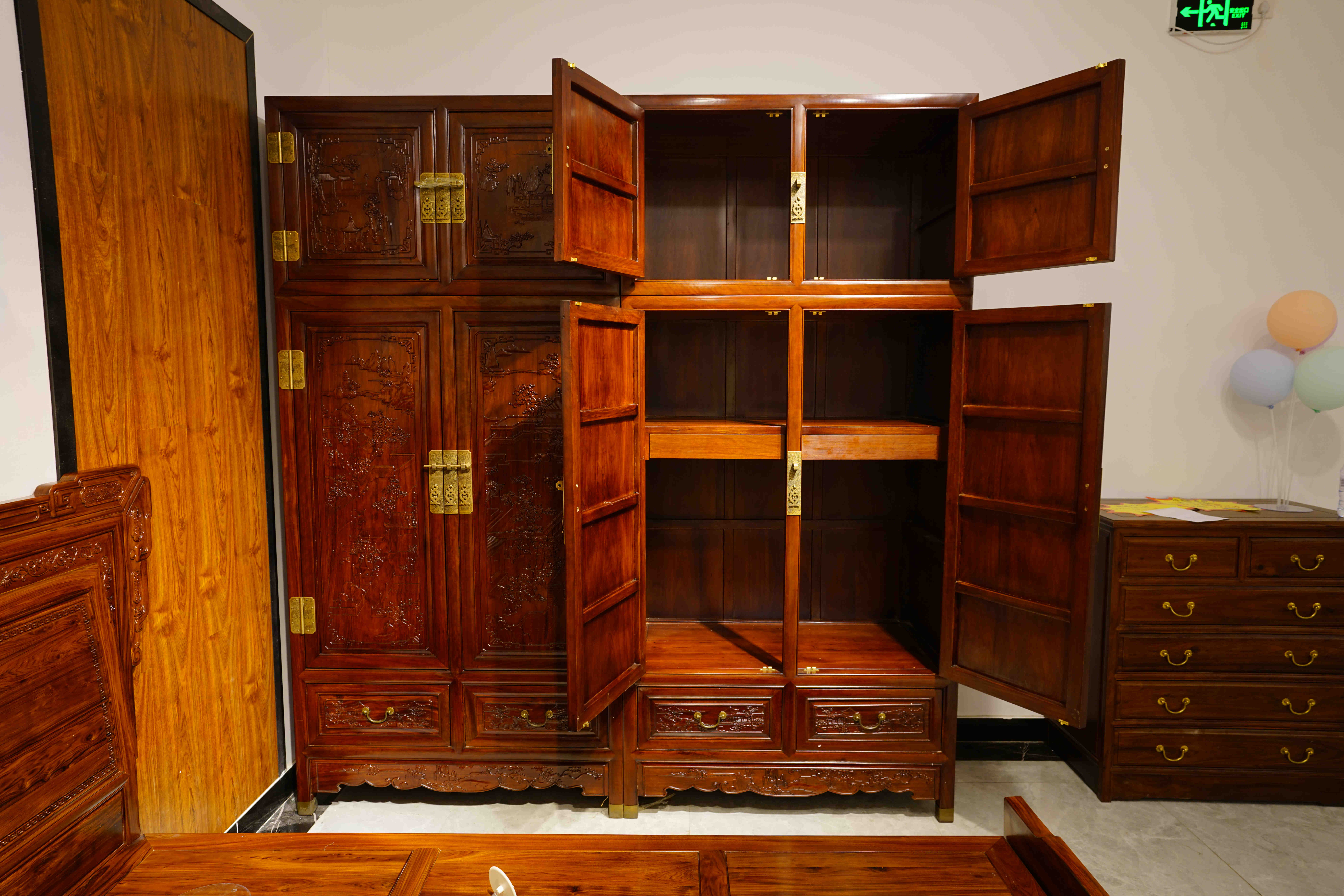 非洲酸枝木家具的优缺点看看臻匠红木老师傅怎么说