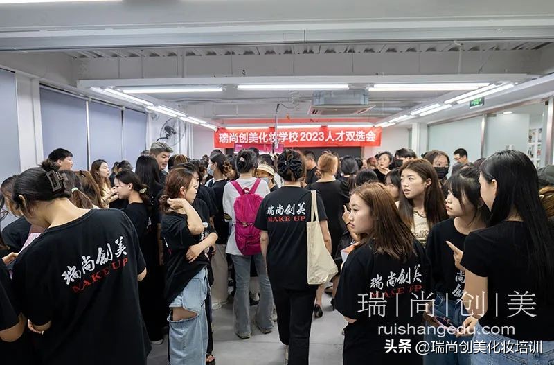 学化妆有前途嘛,学化妆能带来哪些价值