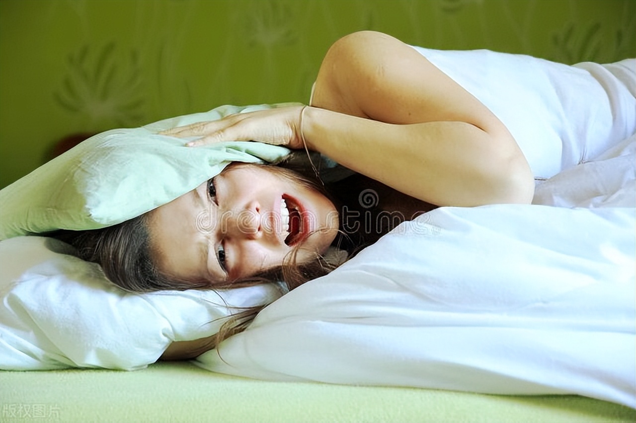 晚上睡不着早上就不想起床,为什么晚上睡觉不想起床