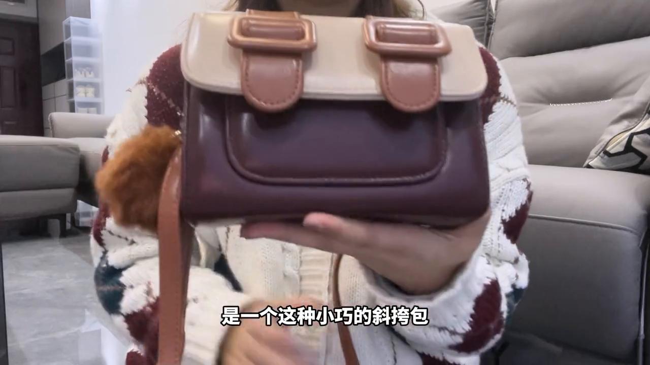 新款剑桥包搭配衣服,经典剑桥包怎么搭衣服