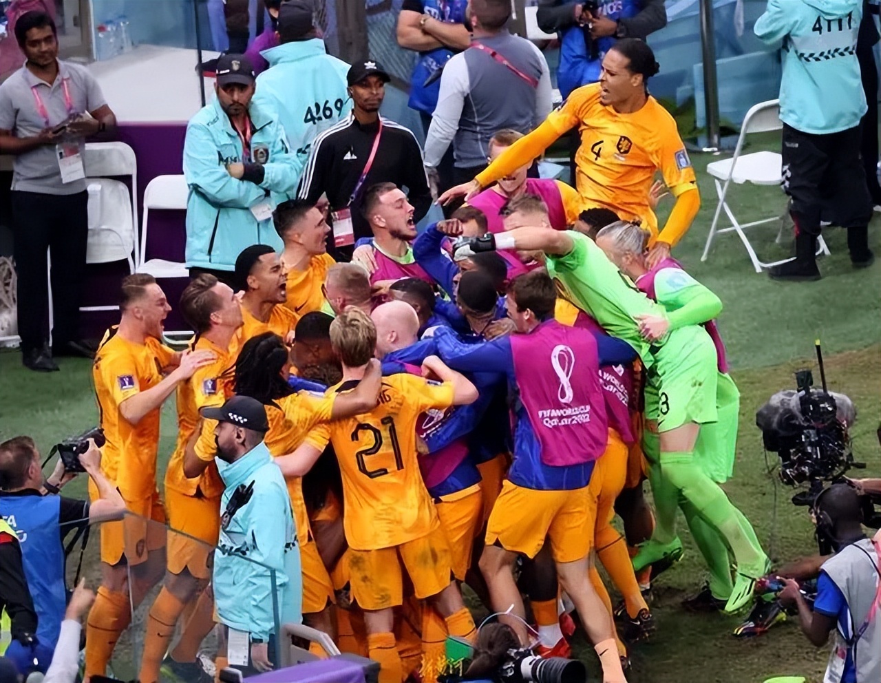 梅西黄牌名场面,梅西爆怒时刻