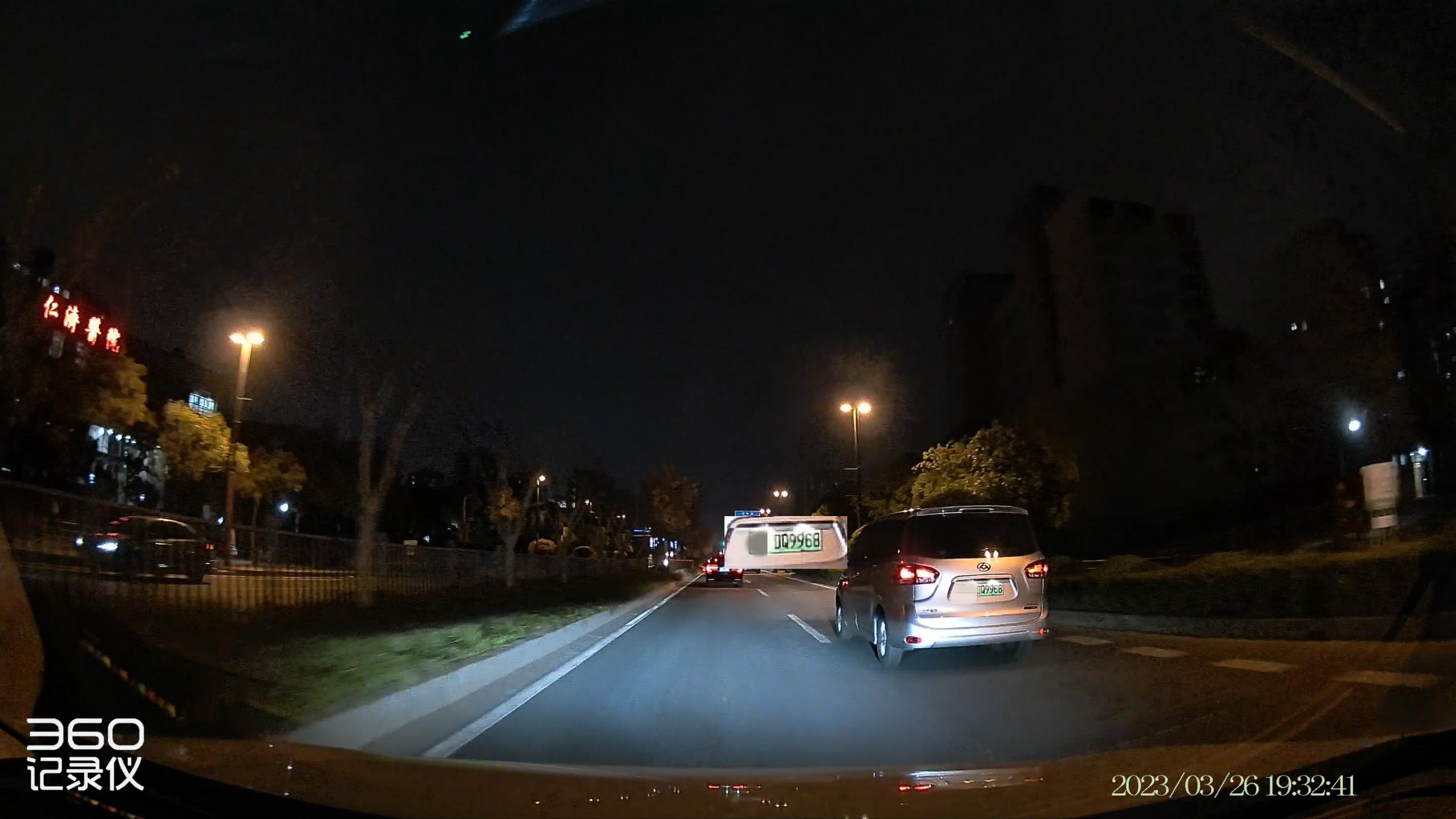 老婆要台『既要又要还要』的行车记录仪，找了半天，我最终选了它