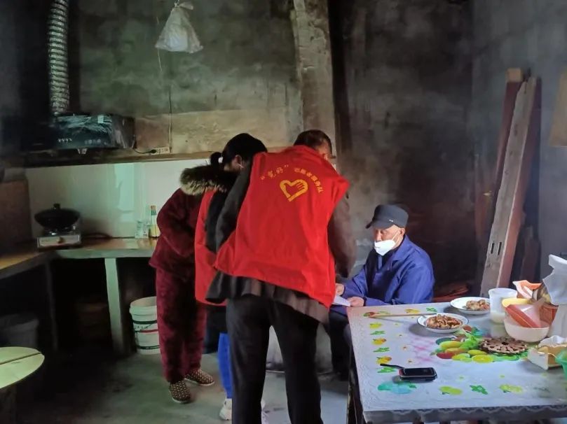 共享社·幸福里丨守望相助霓屿服务小分队纾困解难在一线