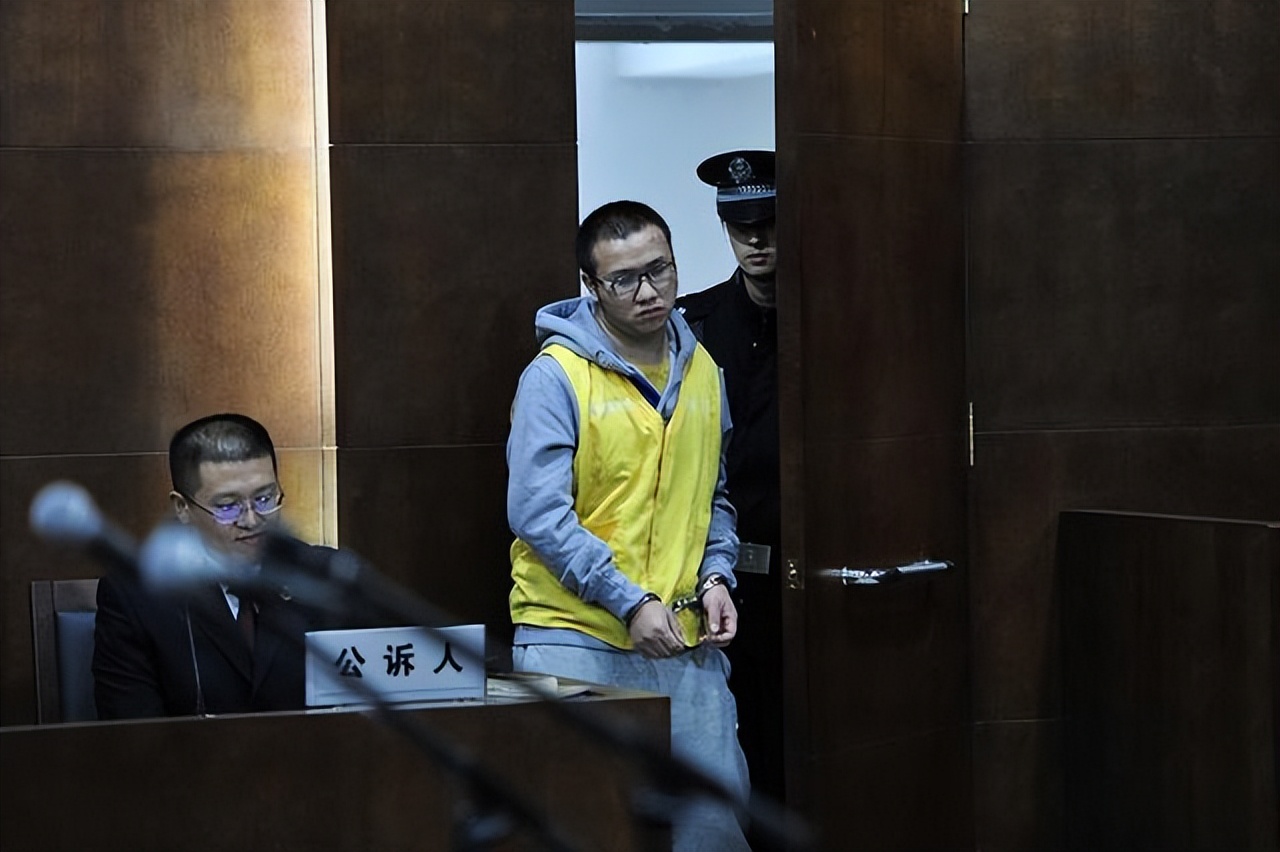 汶川地震女英雄雷楚年出狱,汶川地震15年前救的女孩