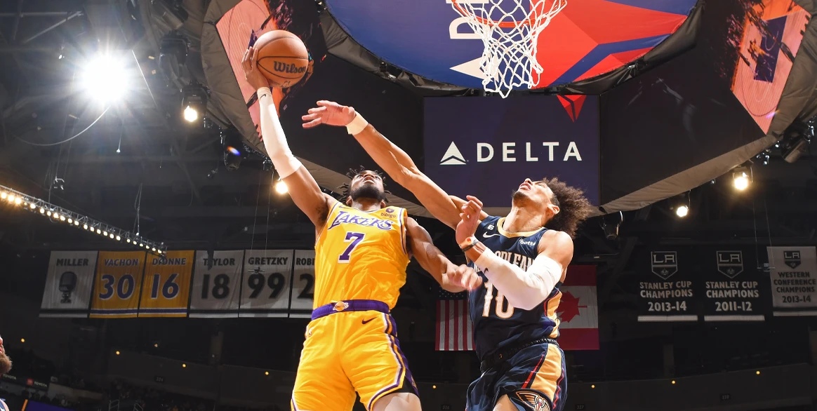 湖人vs鹈鹕莱恩简介,莱恩绝平三分球迷退场