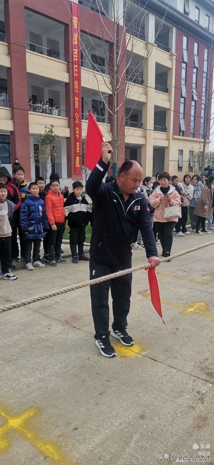 学校拔河比赛点面结合,学校拔河比赛精彩瞬间