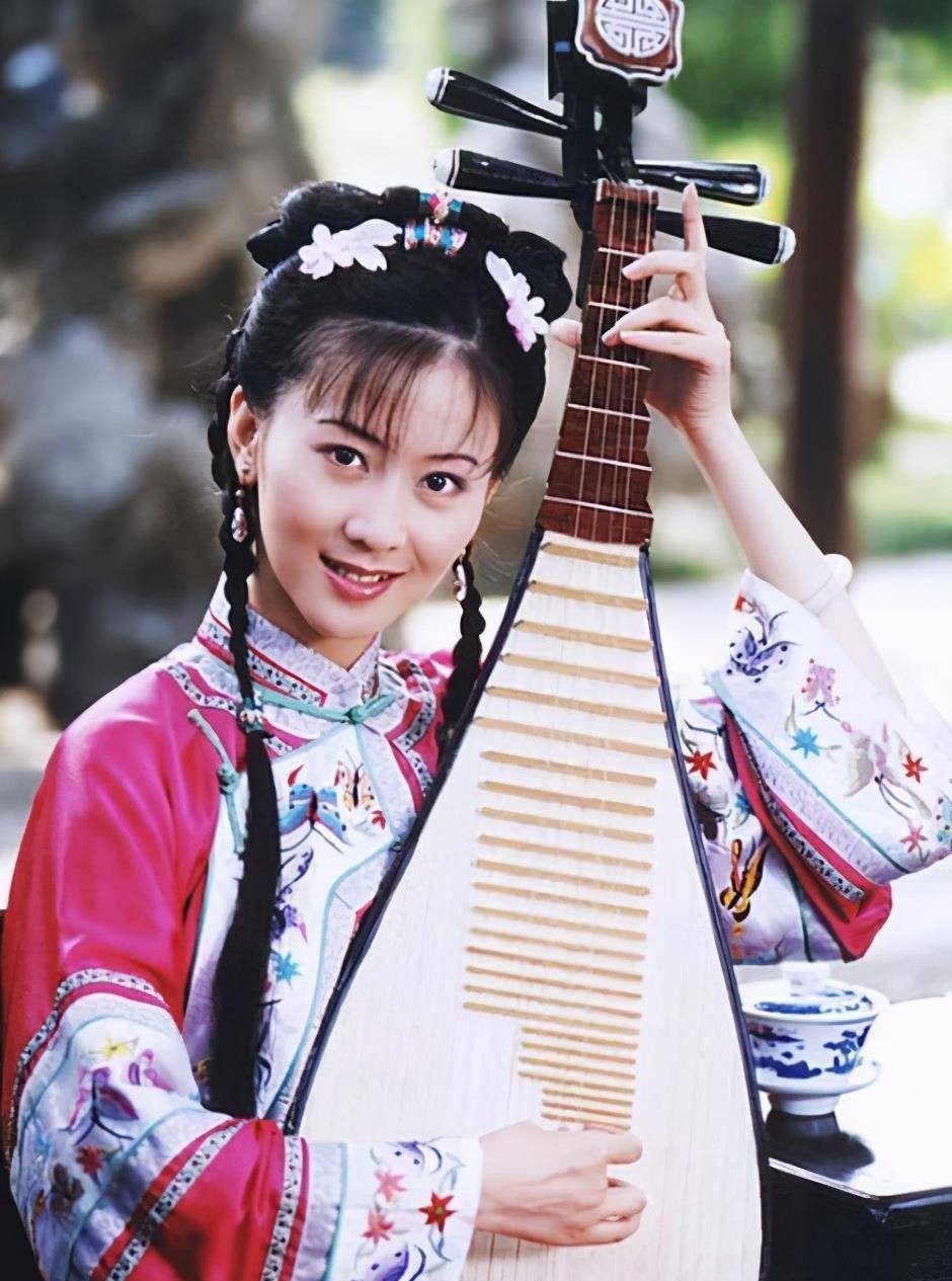 汤加丽:因“人体模特”和丈夫离婚,被父亲冷战,今46岁孤身一人